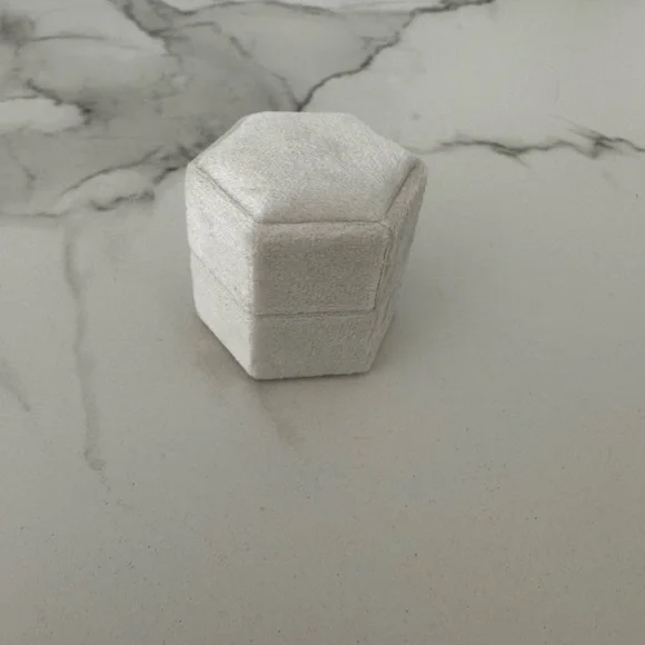 Velvet Ring Box - Picture 3 of 7